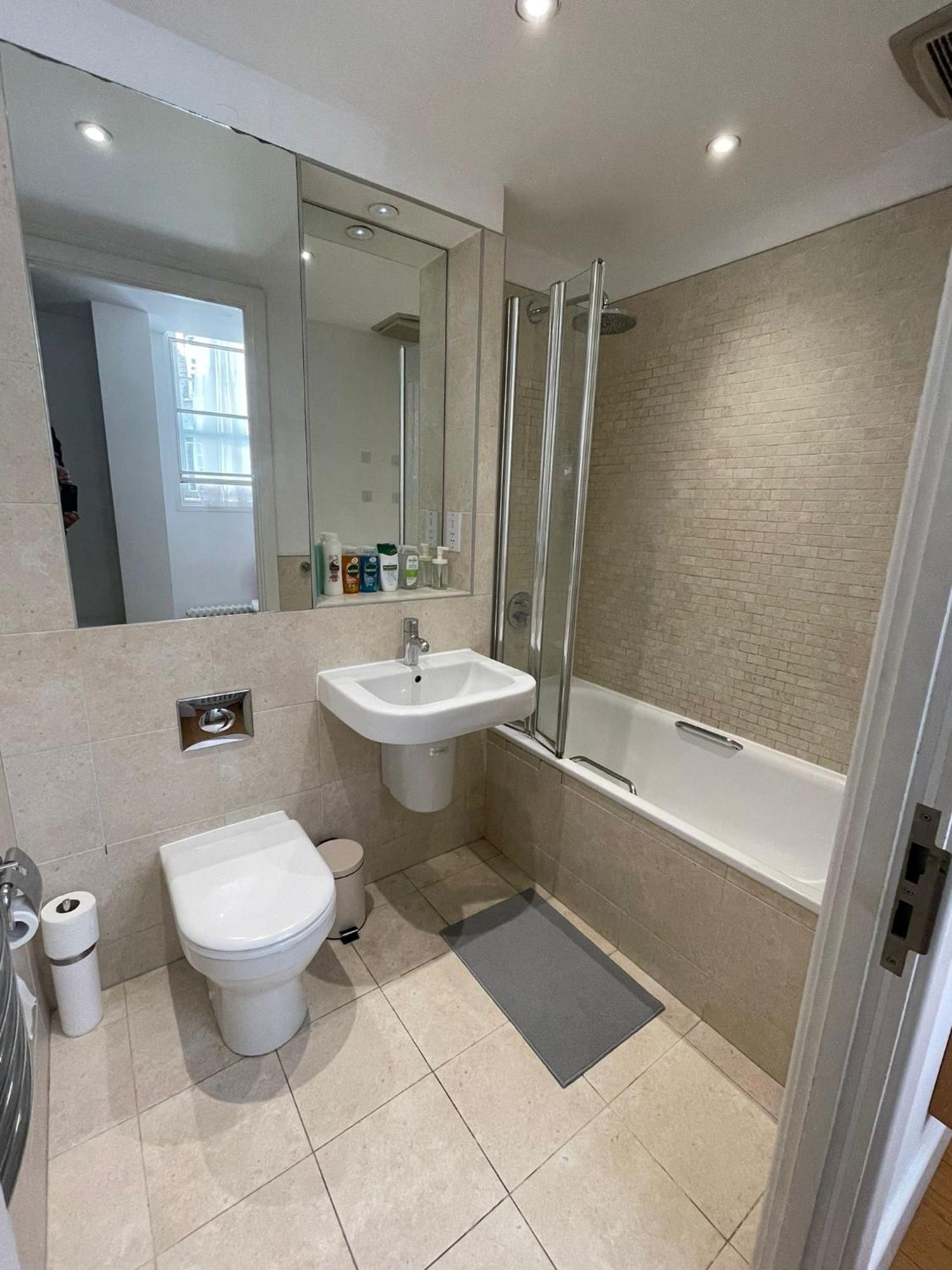 One Bedroom Apartment In Holborn ลอนดอน ภายนอก รูปภาพ