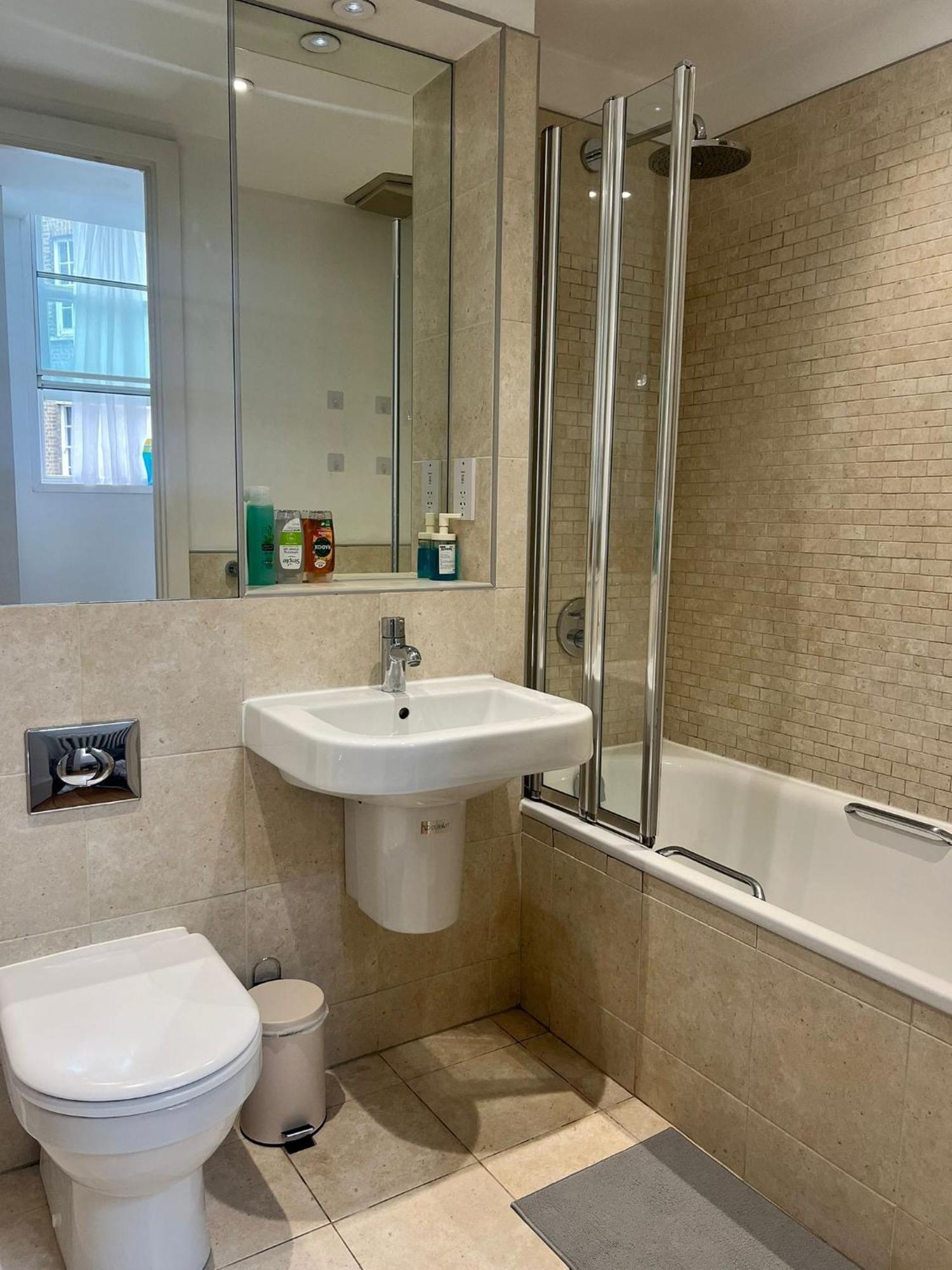 One Bedroom Apartment In Holborn ลอนดอน ภายนอก รูปภาพ
