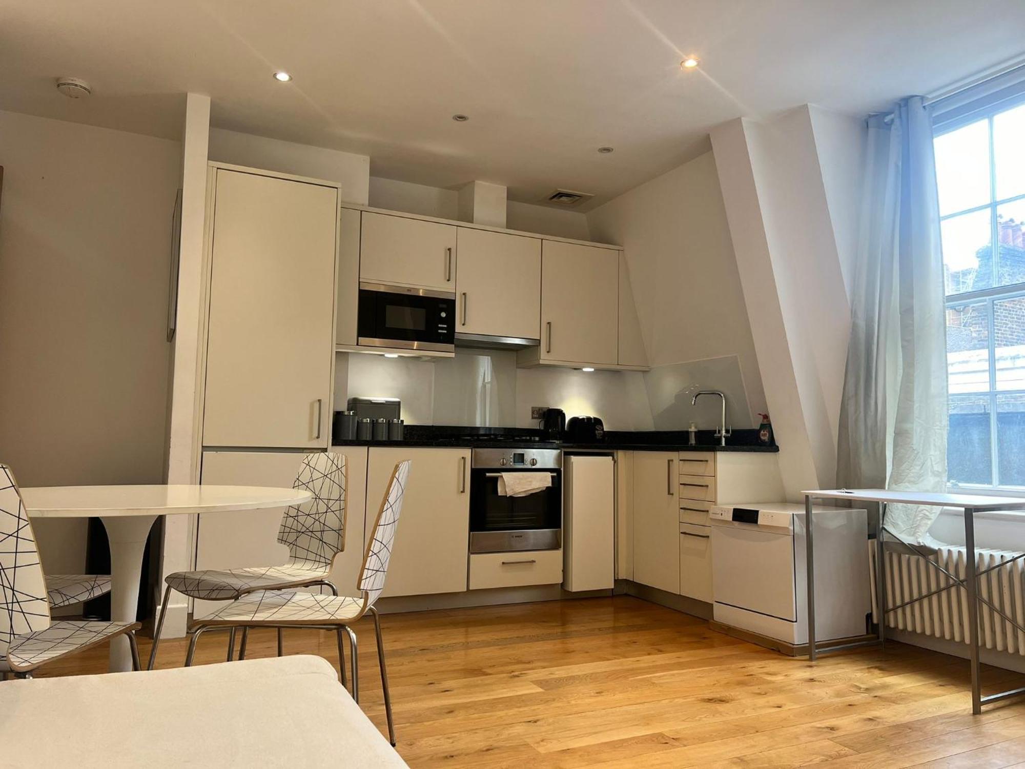 One Bedroom Apartment In Holborn ลอนดอน ภายนอก รูปภาพ