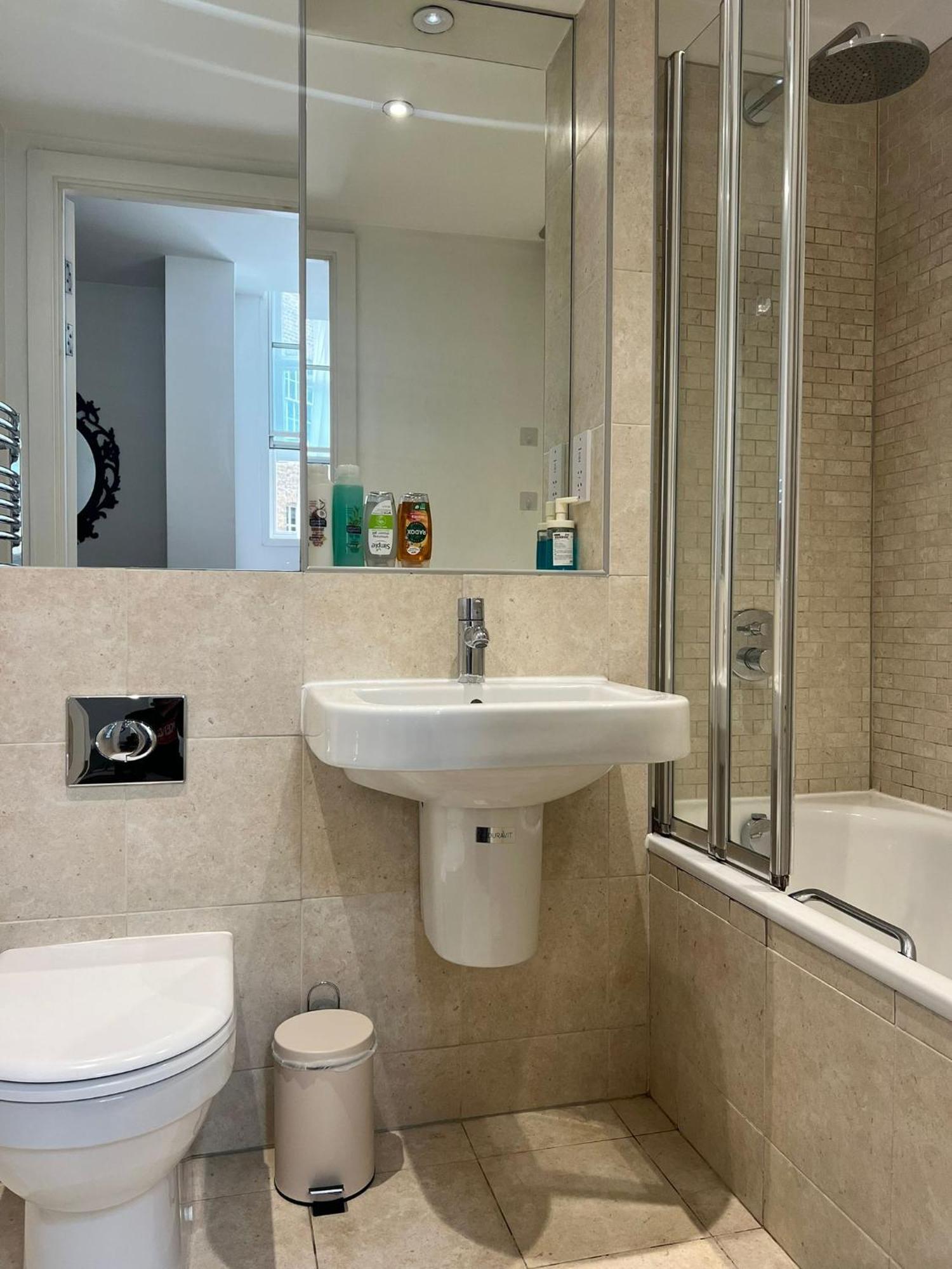 One Bedroom Apartment In Holborn ลอนดอน ภายนอก รูปภาพ